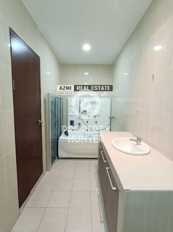 3 Storey Semi Detached At Taman Bayshore, Lutong Miri